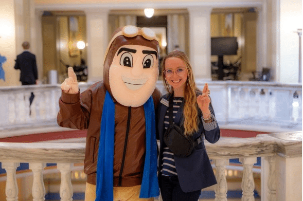 Rowdy the Raider and Kaitlyn Weldon pose and do the 'R' sign at the Oklahoma State Capital